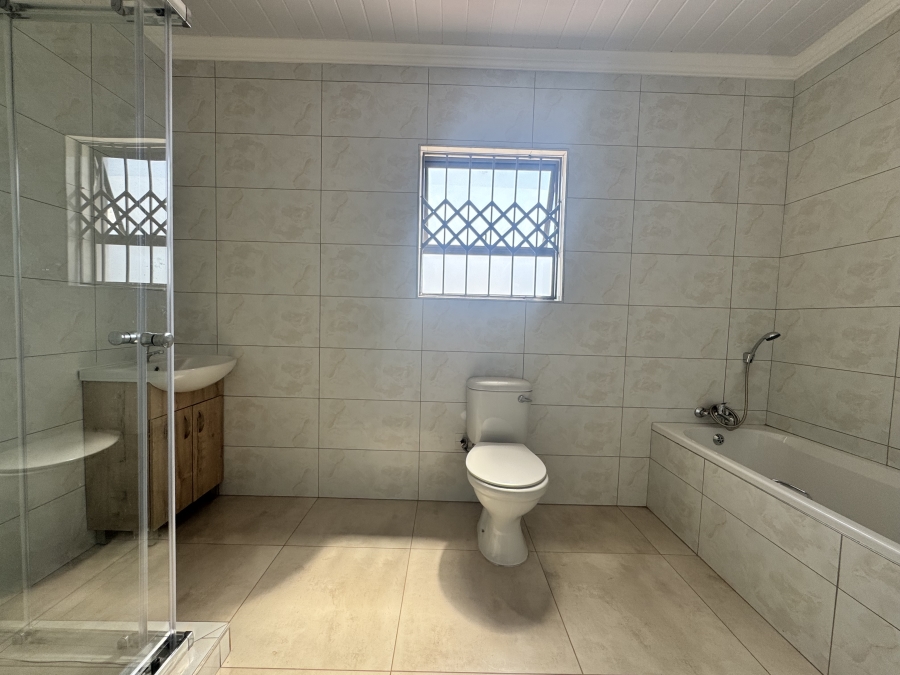 3 Bedroom Property for Sale in Flamwood North West